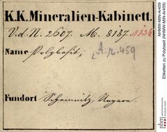 Etiketten zu Polybasit (NHMW-MIN-Ar459)